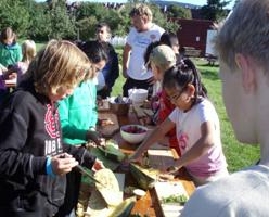 J:\BILDER\skolehagen\matlaging.JPG